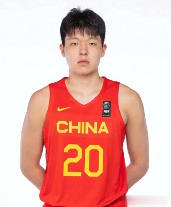 Yang Hansen có thể đạt đến chiều cao của Yao Ming không? Tôi nghĩ nó rất tệ, bởi vì các trung tâm lớn được sinh ra