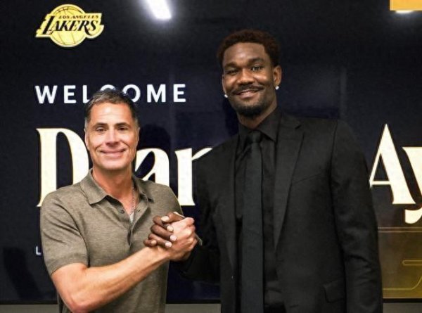 Ayton và Laravic chính thức ra mắt tại Lakers, Pelinka đã đuổi theo 26+10 thiên tài bên trong